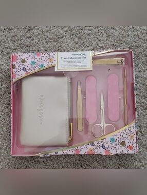 OLIVIA GRACE 7 PIECE TRAVEL MANICURE SET